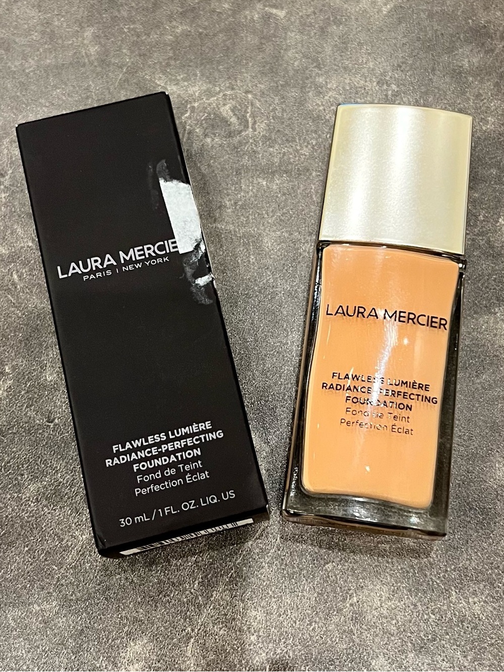 laura mercier Flawless Lumière Radiance-Perfecting Foundation